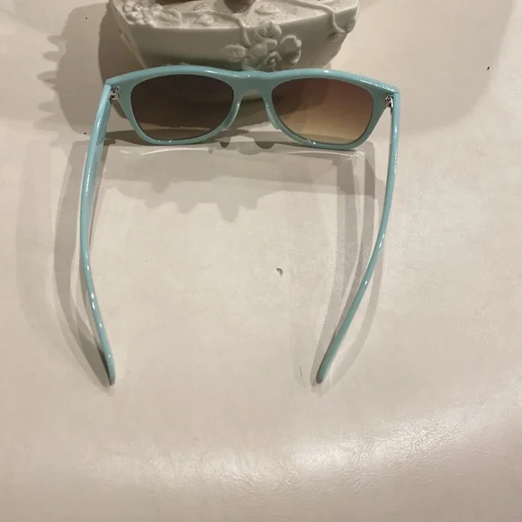 Sunglasses like new - Picture 4 of 6